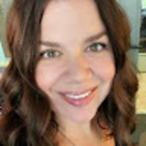 Meet your Posher, Jennifer - Picture 1 of 1